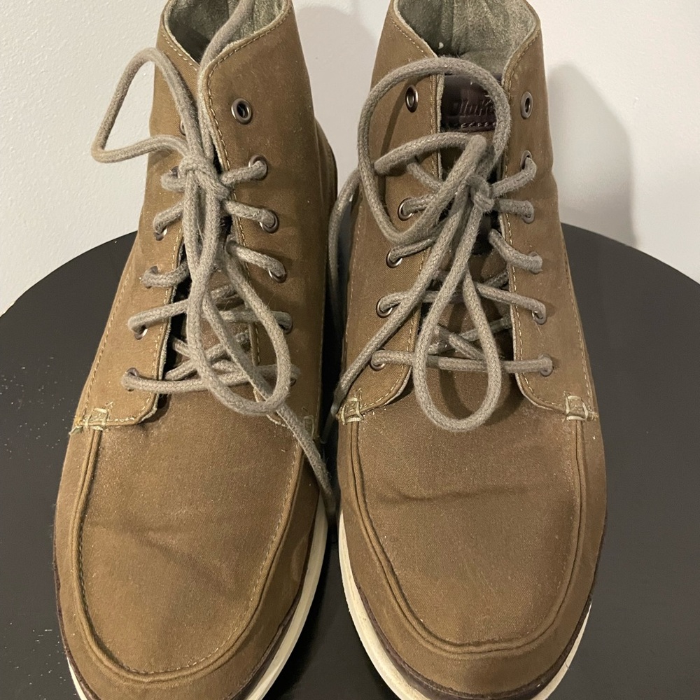 OluKai Men's army green/tan  Boots size 9 - Picture 2 of 9